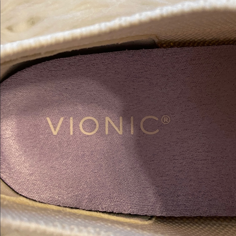 Vionic Women's Cream Canvas Sneakers size 7 excellent condition - Picture 4 of 8